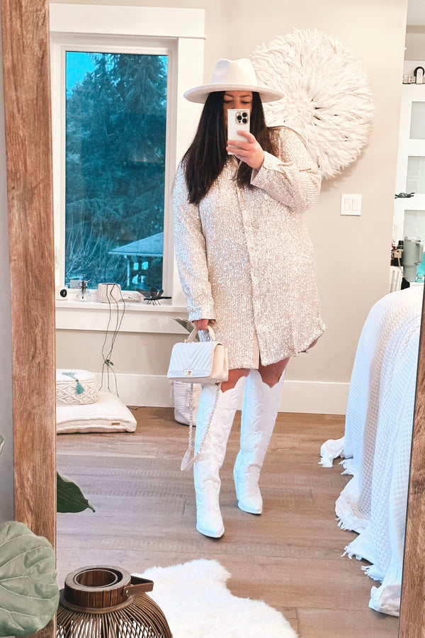 Longline sequin button down shirt dress| plus size sequin button down dress | plus size sequin top | plus size sequin dress| sequin dress | sequin top | Meredith Shaw Collab | BT Style Collab | sequin holiday style | 